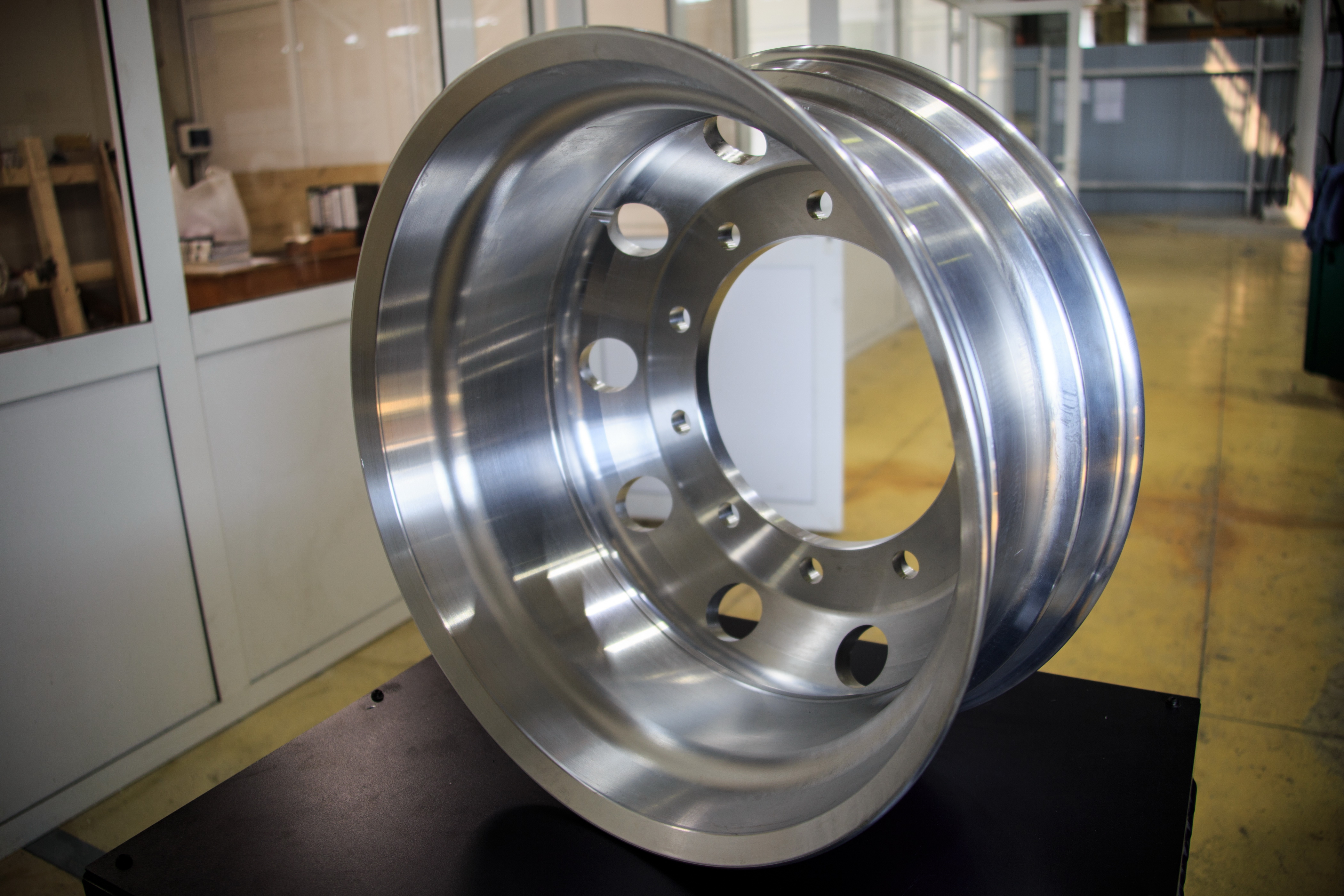 Поковки с мехобработкой для самосвалов. И диски колес для грузовиков